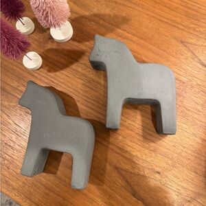(2) Cement Ikea Dala horses